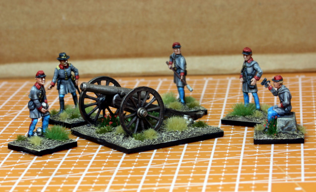 The  Confederate canon crew are a bit more colourful than the Unionists.