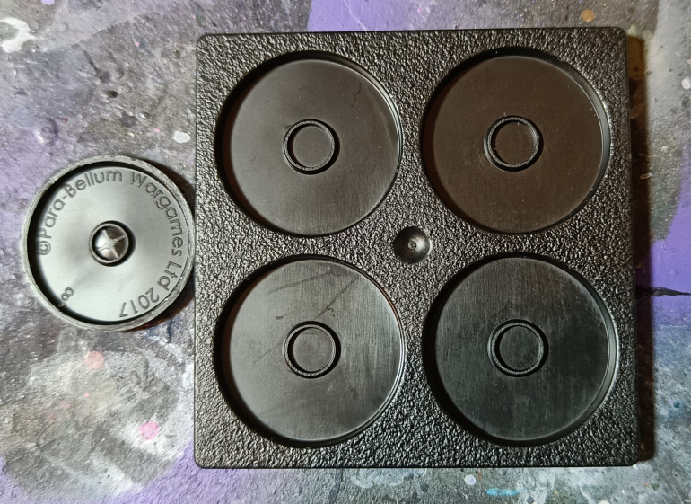 New ridge in the bases to make magnetising easier.