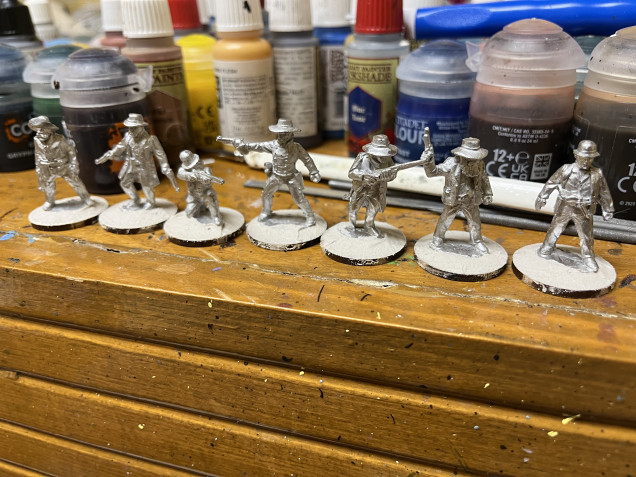 I used an artist’s paint spatula to apply basing compound to help blend in the puddle based on the minis. I’ll let it dry overnight and then apply sand with PVA glue. 