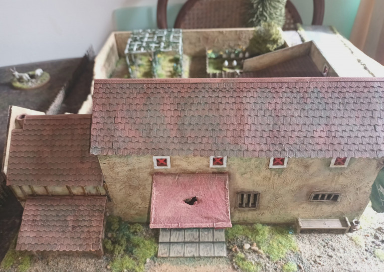 The roofs were drybrushed in various shades of terracotta with a final highlight of tanned flesh. After this I added various washes, homemade Dark Angel Green and Rhinox Hide washes and Agrax Earthshade were applied selectively over the roof and walls, to emulate the damp conditions. 