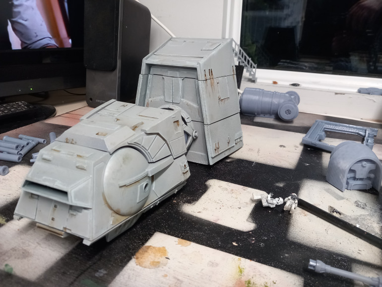 Adding some weathering and connecting all the weapons 