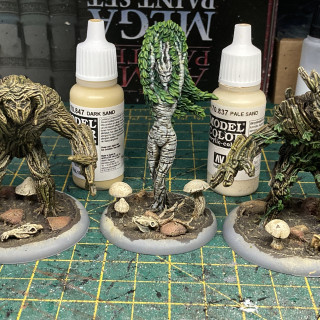 Painting the Bases and the first Finished Models