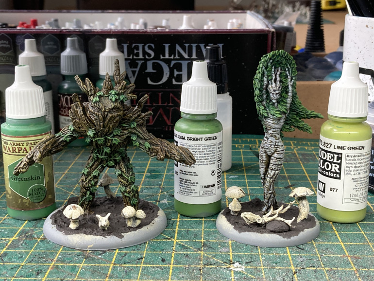 To make the leaves lighter I used first greenskin, then brightgreen, then finally linegreen for the highlights, only using the linegreen where the sun would reach the leaves.