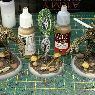 Painting the Bases and the first Finished Models