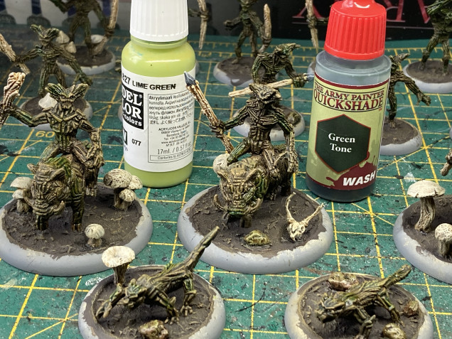 I still wasn’t happy about the green on the models so I pushed it with a very light drybrush of lime green in places followed by a glaze of green tone which worked a treat.