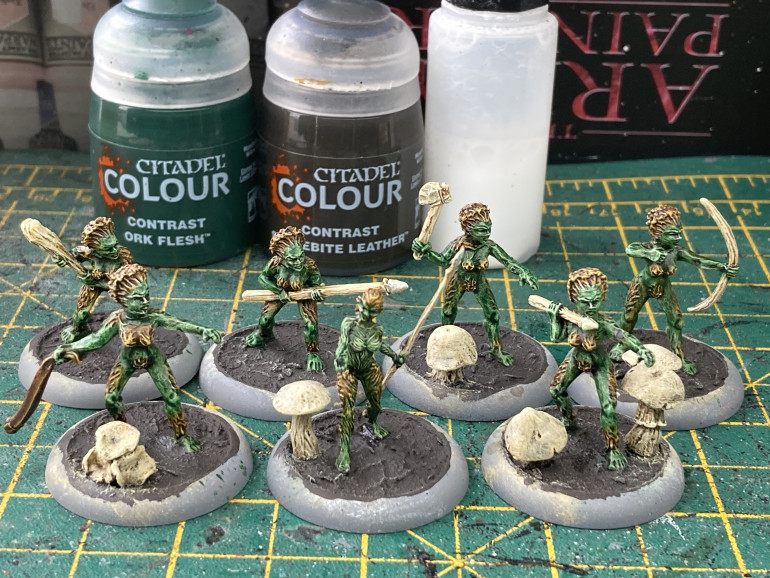 Then the skin was glazed with thinned down Ork Flesh, while the hair was glazed with thinned down Snakebite Leather.