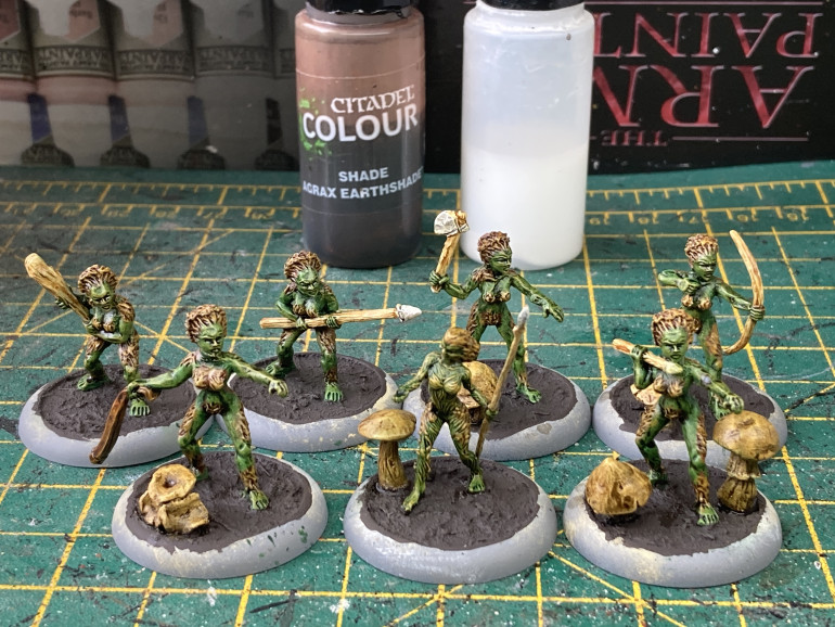 The wooden weapons and bases were painted just like all the other models in this project. See the earlier entries for details. The miniatures were given a wash of thinned down Agrax Earthshade (by around 50%).