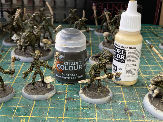 Some of the weapons had twine wrappings holding the stone heads in place. I Just used Snakebite leather contrast with a highlight of the same mixed with dark sand.