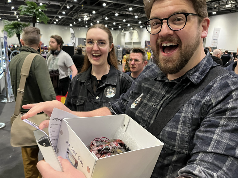 Guy and Hatty from Midwinter Mini's in the queue to enter the painting competition!