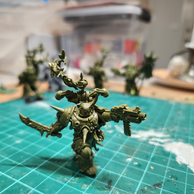 23 Apr 24: Bugs added to existing smoke, head swap, tentacle mid torso replaced with spine from Chaos Spawn sprue, greenstuff rebuild under and behind the head