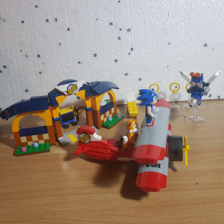 Tails' Workshop and Tornado Plane