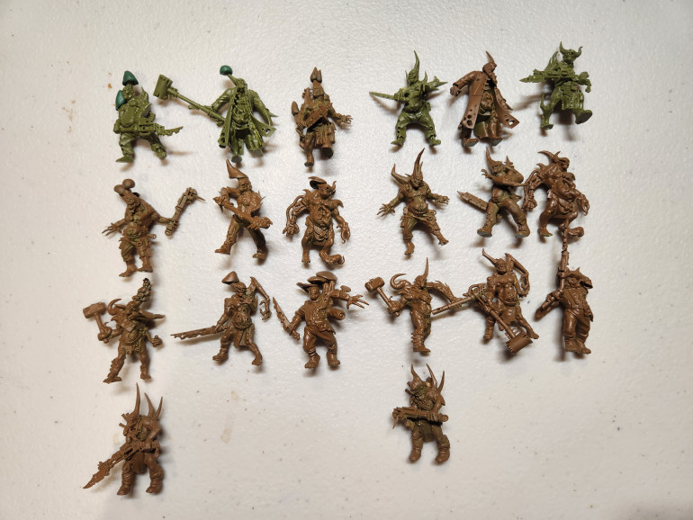 The comparison, the 10 Zombies paired by main body type. I'd started priming, but forgot to fix dome of the rough and missing bits ?