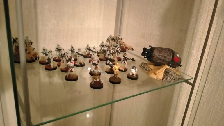 Took a notion to take a group photo of all my Star Wars Legion minis. It's the only system where I have a fully painted force and unfortunately havn't been able to get any games in.