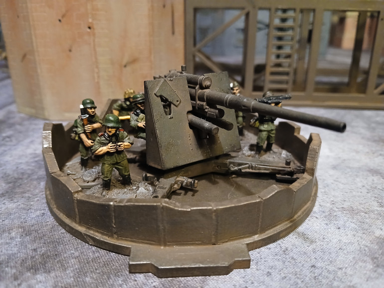 This model has the rare benefit that it will accomodate a Flak 88 complete with crew!