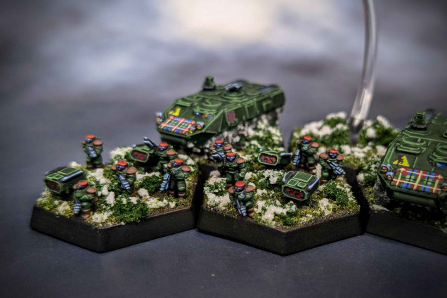 Some combined arms! Extra smol infantry with heavy APC support, Yellow Jacket VTOL and Po MBT.