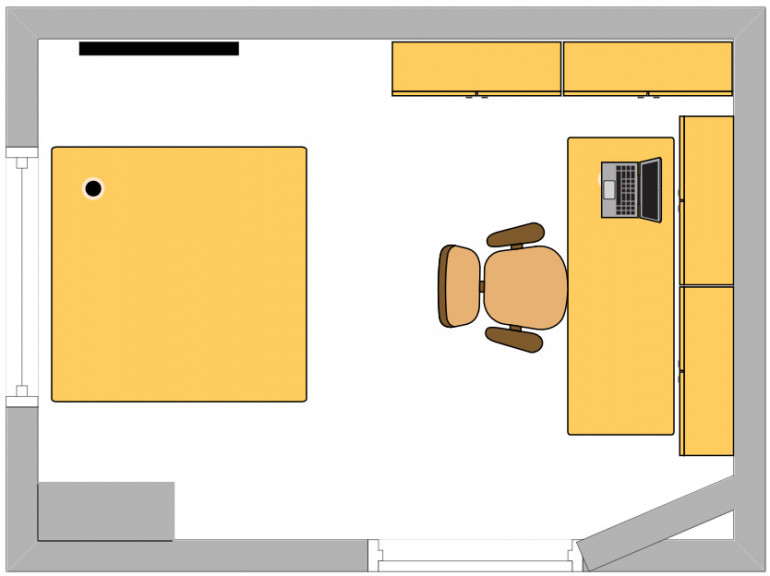 Room layout with a 4x4 gaming table