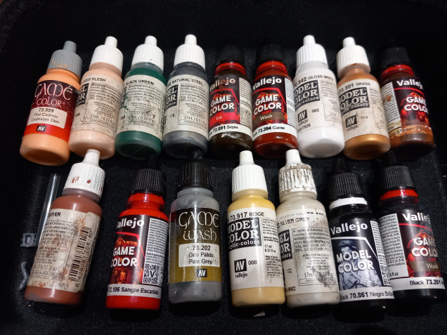 These are the paints I took with me. I used a shaving case as a mini travel bag. All the minis survived the flight in tact. I hope they survive the journey back.