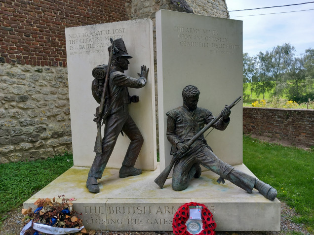 During the summer I visited France and Belgium gor the first time so made my way to the army museum in Paris which was a fancy uniform dream before heading up to Waterloo. It did a good job of inspiring me