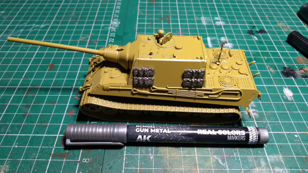 First coloured in the spare tracks on the tank side using the 