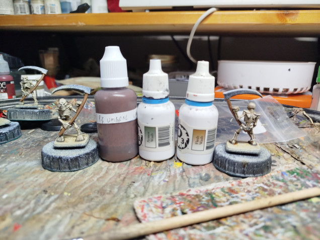 A wash was made from 3 parts P3 Armour Wash, 1 part P3 Flesh Wash, 1 part P3 umbral Umber, and some water and medium
