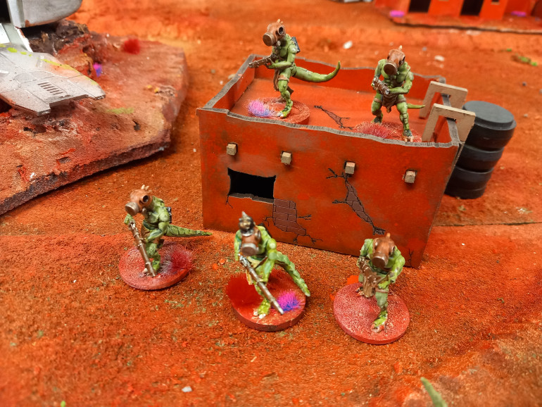 Armed lizardmen with regeneration, mobile and guerilla tactics