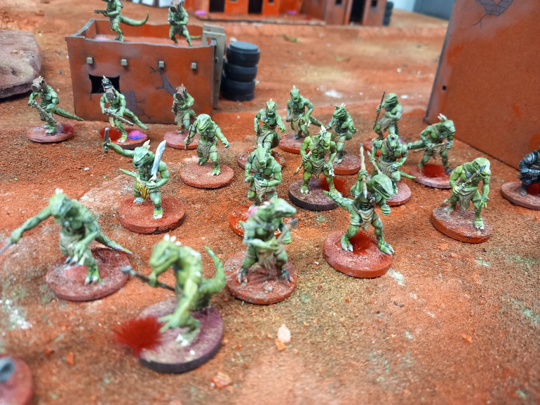 Primitive infantry unit with missiles, regeneration, infiltrate and mobile allowing them to close with the enemy 