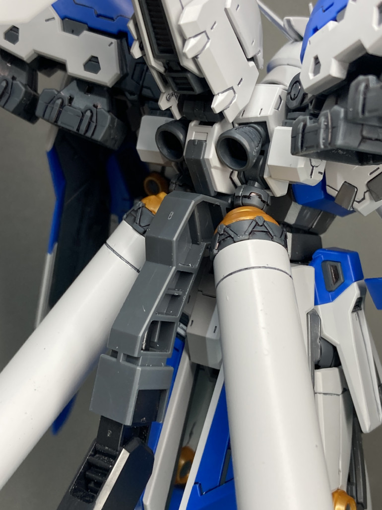 The backpack & Weapons