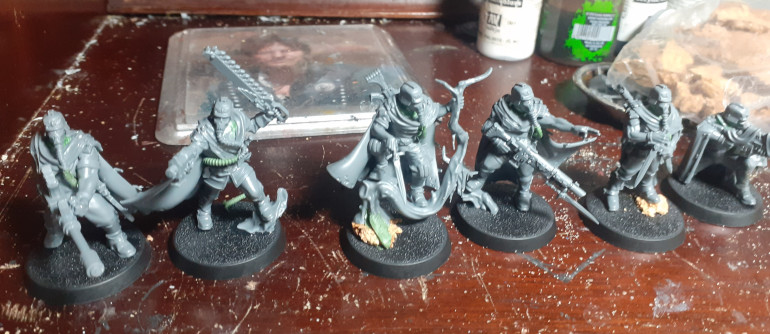 Thought I would be cool to add gaunts ghosts to the 69th hamfists, so chopped some heads off and rolled up some green stuff