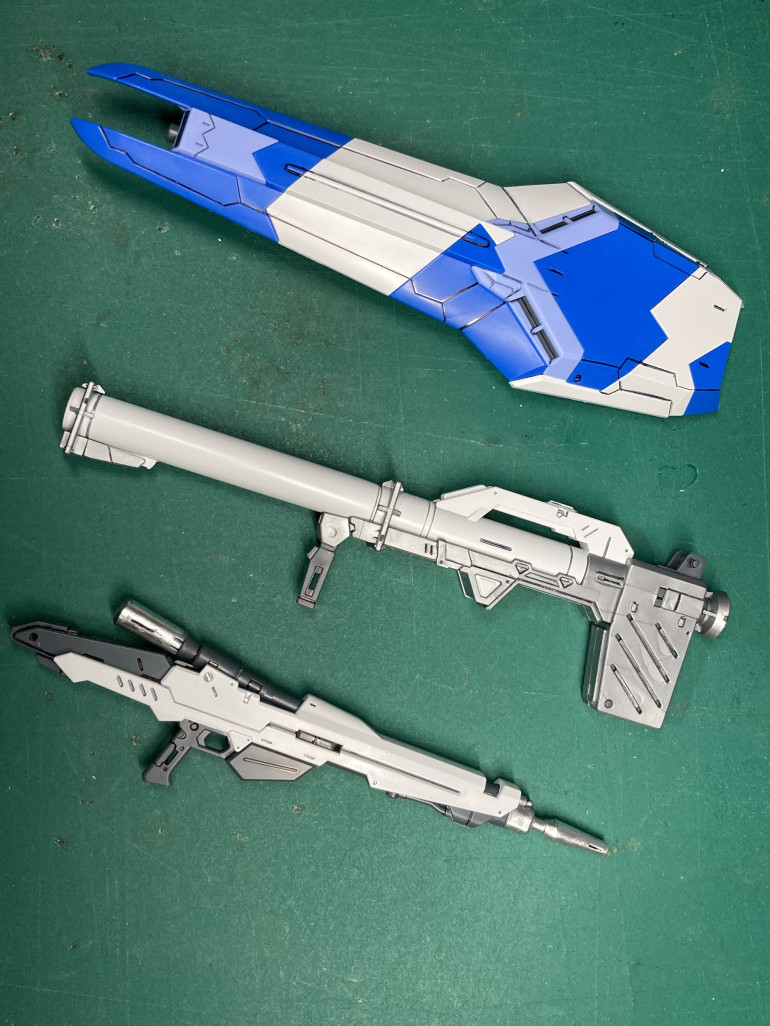 The backpack & Weapons