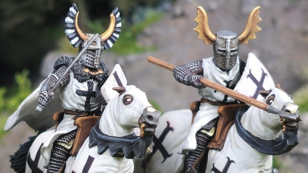 Snap Up Plastic Teutonic & Fantasy Knights From Victrix Miniatures