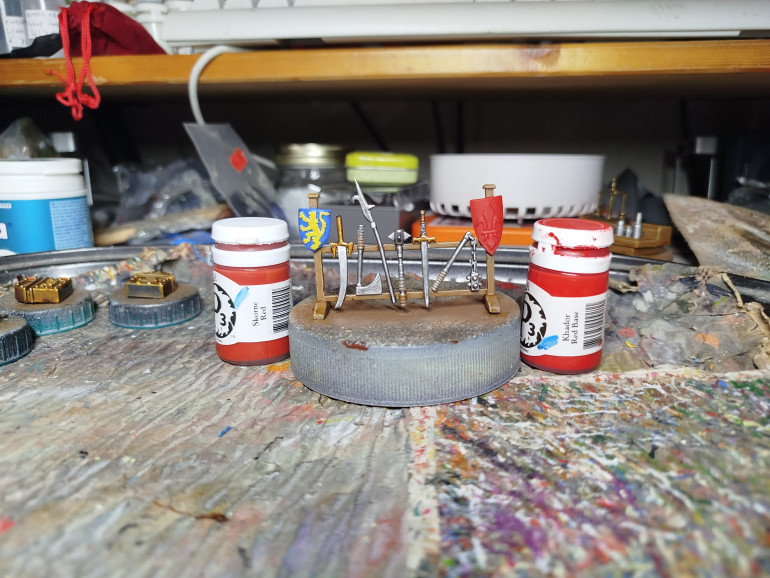 Base the shield with Skorne Red, the Highlight with Khador Red base