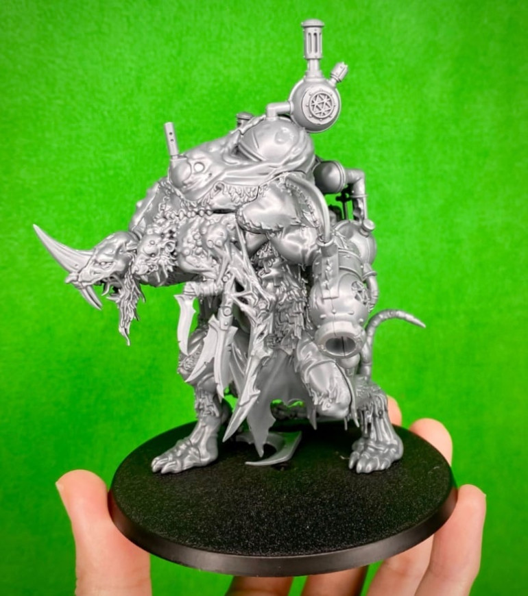 There's something about this GW model that I don't like. Can't put a finger on it. Just not a fan. I have lots of Skaven spare bits and am considering ways of making my own Brood Terror.