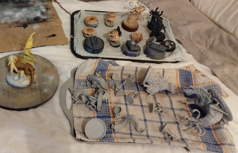 All the above stuff is now airbrush base coated, and the C5 models drying after a bath. The other C4 stuff and Godforms have already dried and been put on one side for later