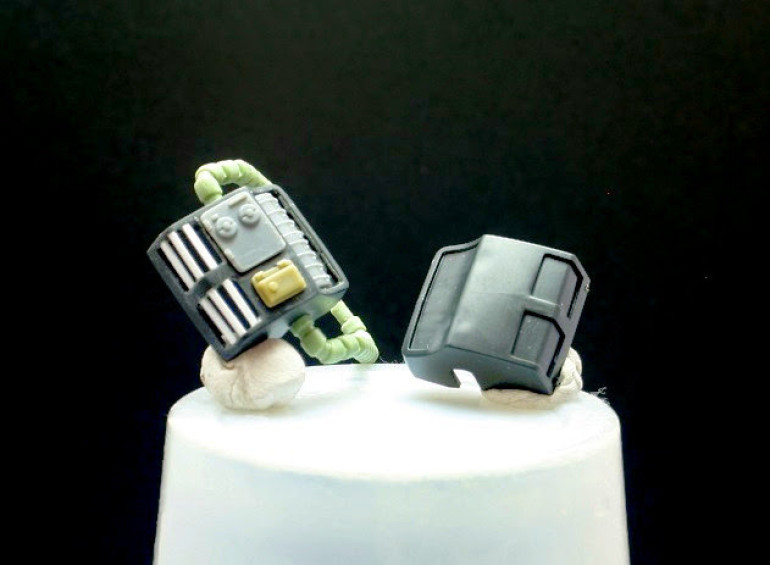 I opened up the backpack and added some 15mm tank parts.