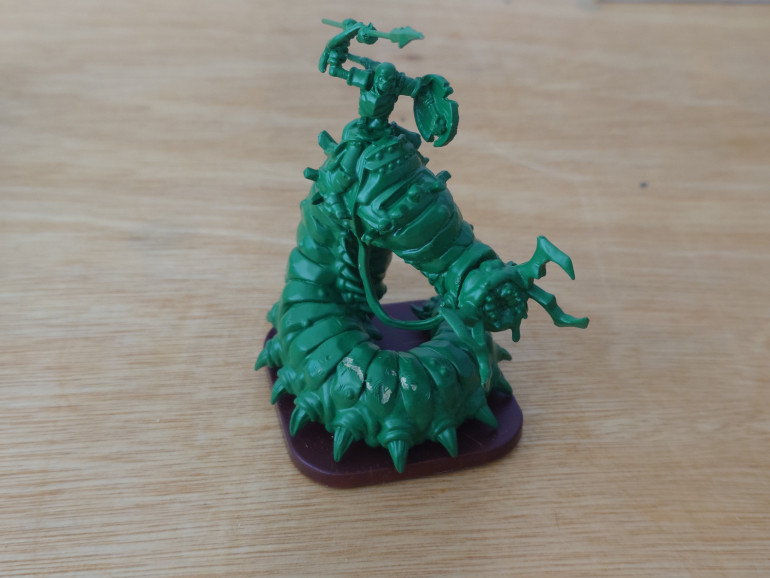 Giant worm with skeleton rider ( no Idea why this is primed in green 🤔)