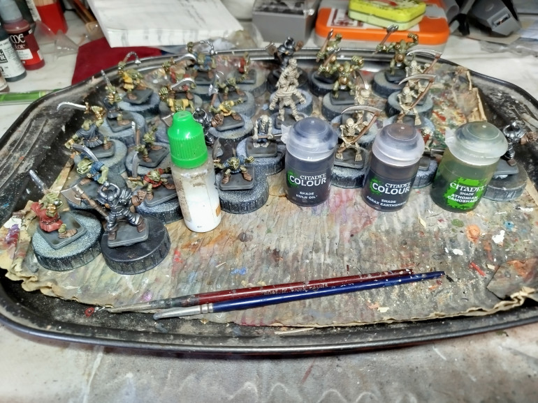 Wash with Jan’s Magimix (6-8 Parts GW Nuln Oil, 6-8 Parts GW Agrax Earthshade, 5-6 Parts Lahmium Medium, 2 parts Athonian Camoshade.  Thanks, Januinevision)