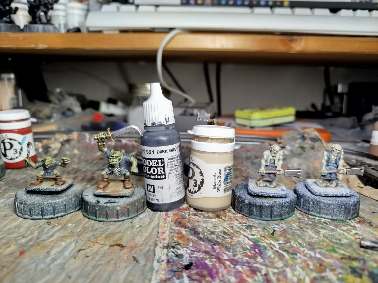 Base coat in dark grey, forget to take a photo, drybrush in Menoth White Base (Dark Ivory/light bone?)