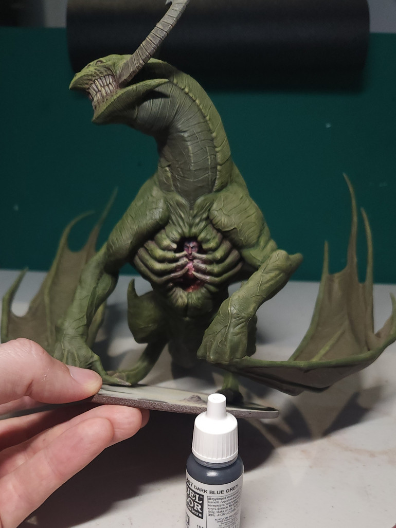 The underside of the neck and the tail are separated by a ridge, so I've done this in a different colour. 