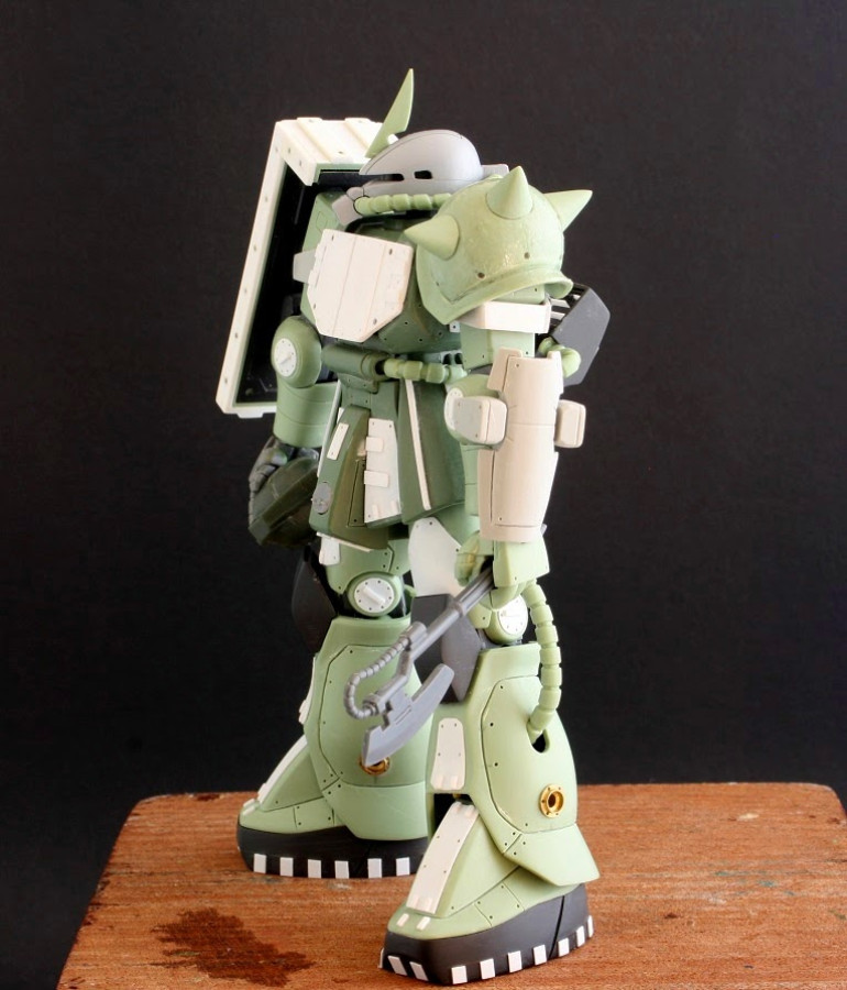 Experimenting photography with a black bacjground. Looks good, but too much work!