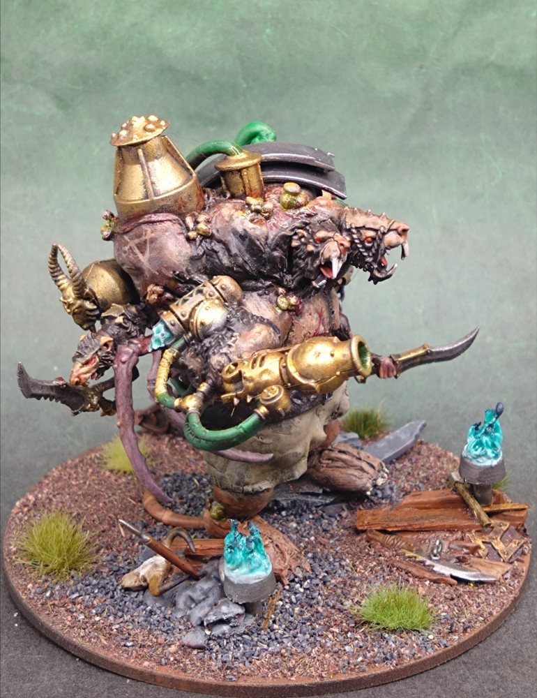 Parts from Skaventide spares, bits box bits, sprue for the flame pots, green stuff, brown stuff, Wish hobby chain, Mantic Games ogre, Gotrek Gurnisson alternative base, diabetic needle covers, broken hobby knife blade clamp and tank parts