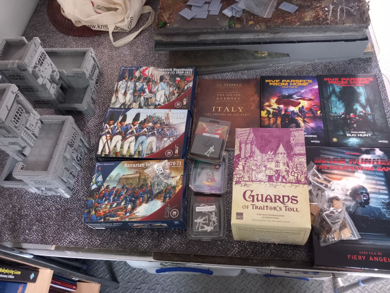Salute this year felt far busier than in recent times and I enjoyed shuffling from table to table. I purchased enough to keep me going. I got more books than I was planning. I want to try out an alien themed parsecs game. Like everyone else in the room I wanted guards of traitors toll but I'm still interested in adapting it for something historical to go with my museum work. Eagles of empire have some Bavarian reinforcements thanks to the perry's and because I got three boxes I got a free Spanish officer for the the new Spain kits. 