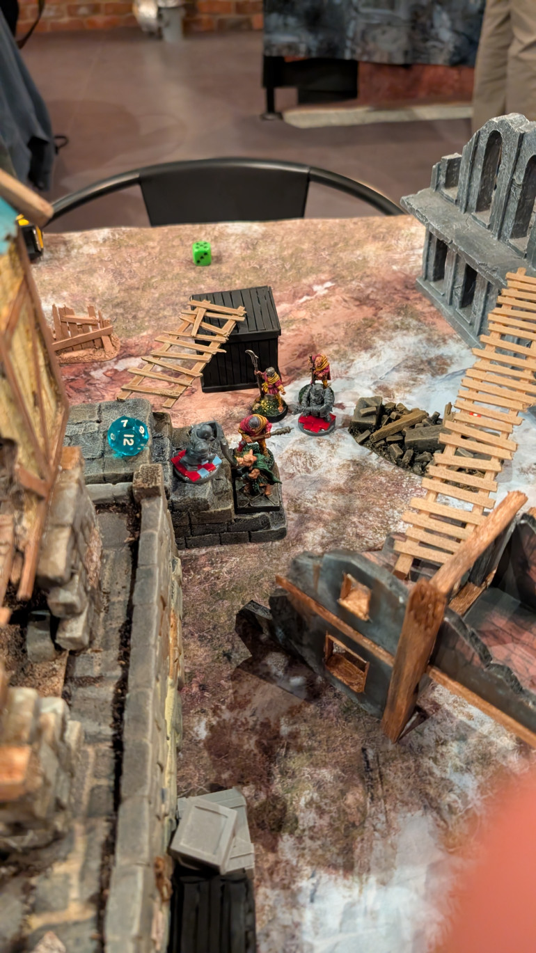 Dwarves vs Mercenaries vs Beastmen