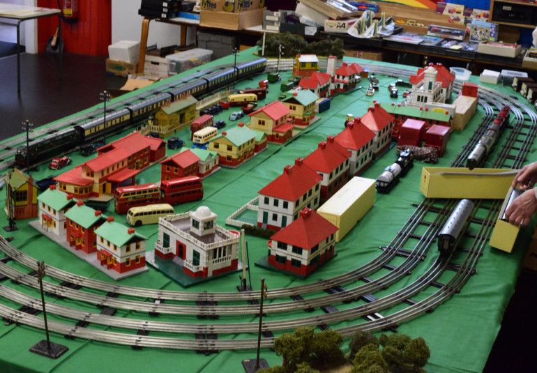 O Gauge on a 8 by 16 feet table