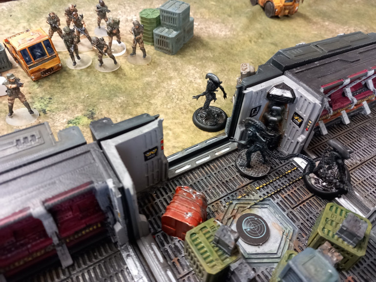 More xenos make an appearance making entry into the building difficult especially with one marine jamming his pulse rifle