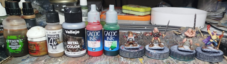 Base with GW Retributor Gold, wash with GW Seraphim Sepia, layer highlight with VMA 71.066 Gold, and finally with that gold mixed with a little VMC 77.707 Chrome.  The gems were then undercoated with Chrome, and glazed with 1-2 coats of VGC 72086 Red Ink or VGC 72.089 Green Ink