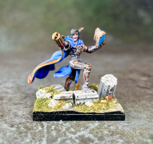 She got a final BB drybrush to smooth out the cloak and then a 2/1 dark tone and wash medium over everything bar the blue. I’ve run out of wash so will go back in when I have replenished!!