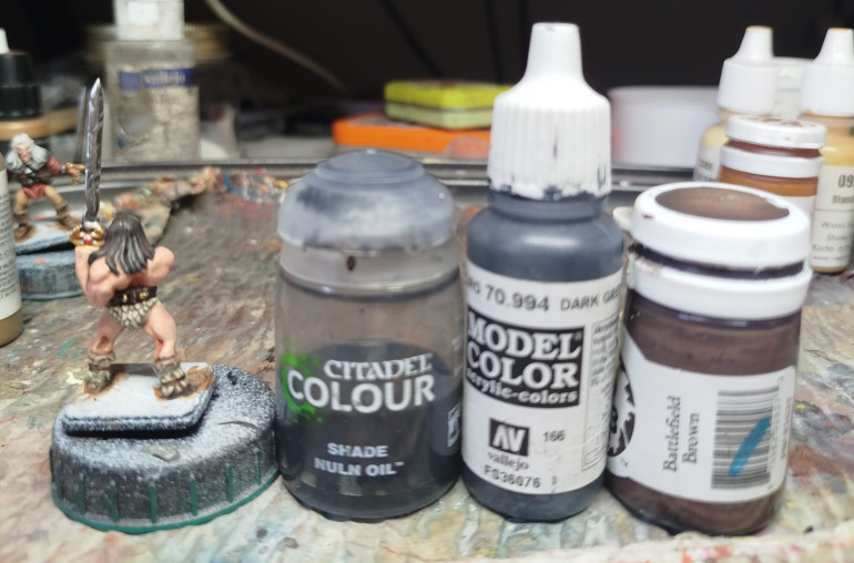 Base the black hair with VMC 70.994 Dark Grey.  Drybrush with Battlefield Brown, then wash with GW Nuln Oil.  Drybursh again, but lighter, if needed.