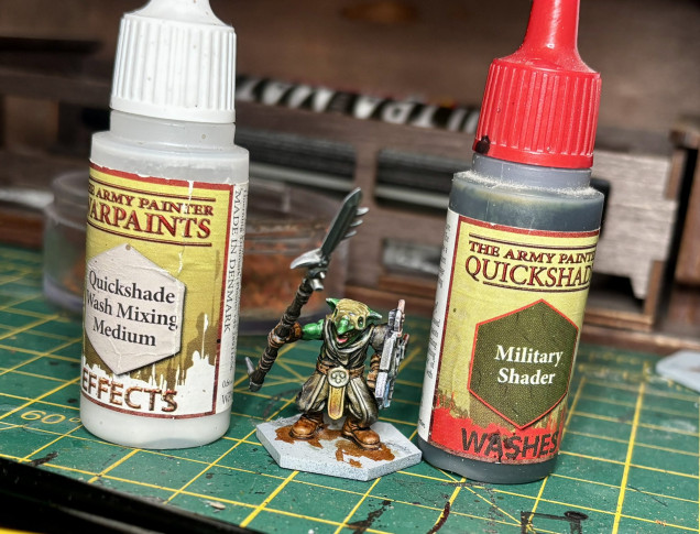 Of course there was the obligatory Brainmatter Beige drybrush step prior to washing the whole model with and 1-1 mix of wash and medium 