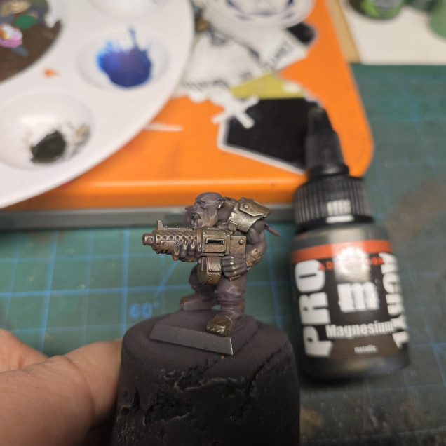 Now I drybrush magnesium from pro-acryl