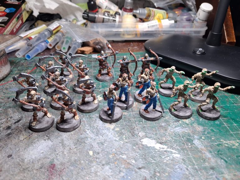 Once that was dry which did not take long, they all got a drybrush of ivory then the metal parts were coloured with polished silver. I tried colouring the bases with graveyard gray but it was to washy so decided to paint the bases with a neutral grey